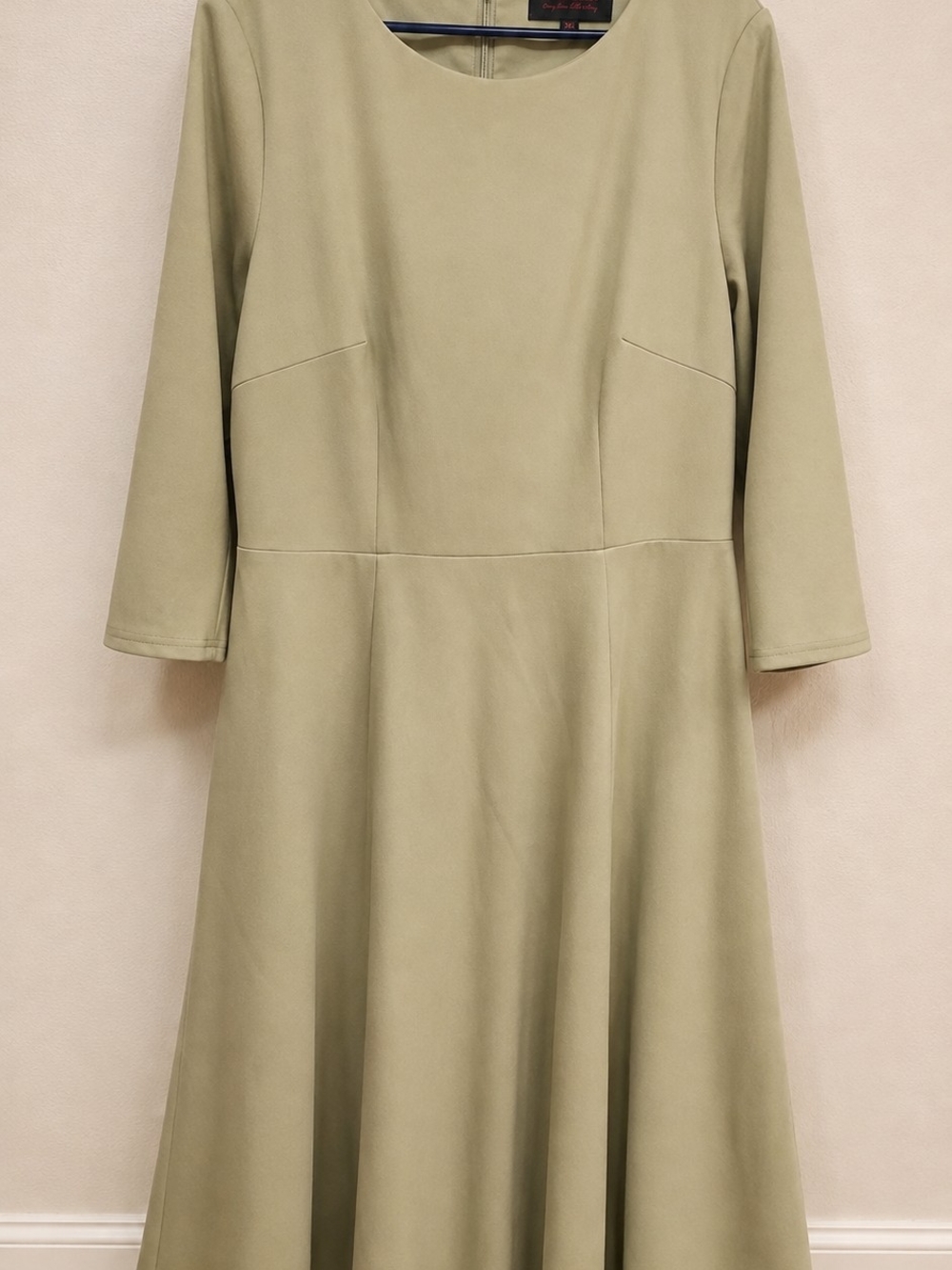 Classic Olive Green Maxi Dress with Three-Quarter Sleeves